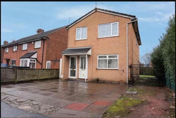 6-Min Walk To New Cross Parking Long Stay Discounts Wolverhampton Exterior photo